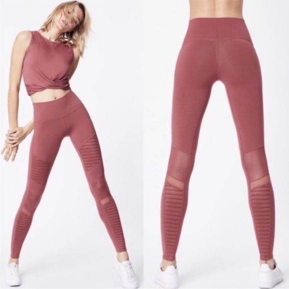 【新品未使用タグ付き‼️】alo yoga pink XSサイズ $_12.JPG?set_id=880000500F
